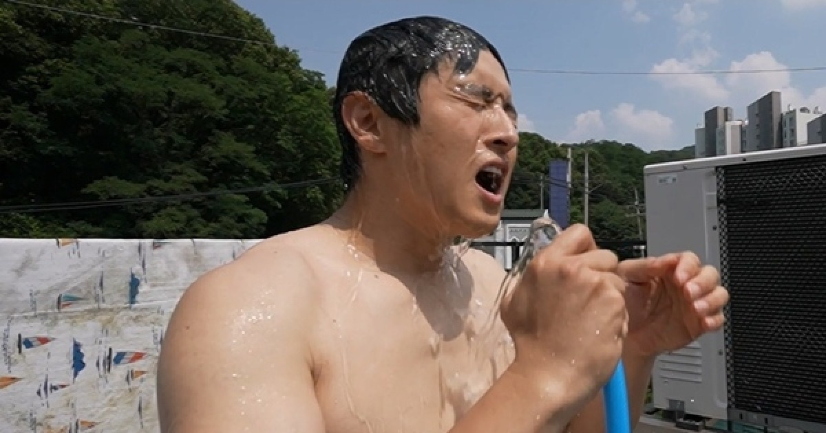 '40세 맞아?' 기안84, 상의 탈의에 분위기 돌변…성난 팔근육 깜짝 ('나혼산')