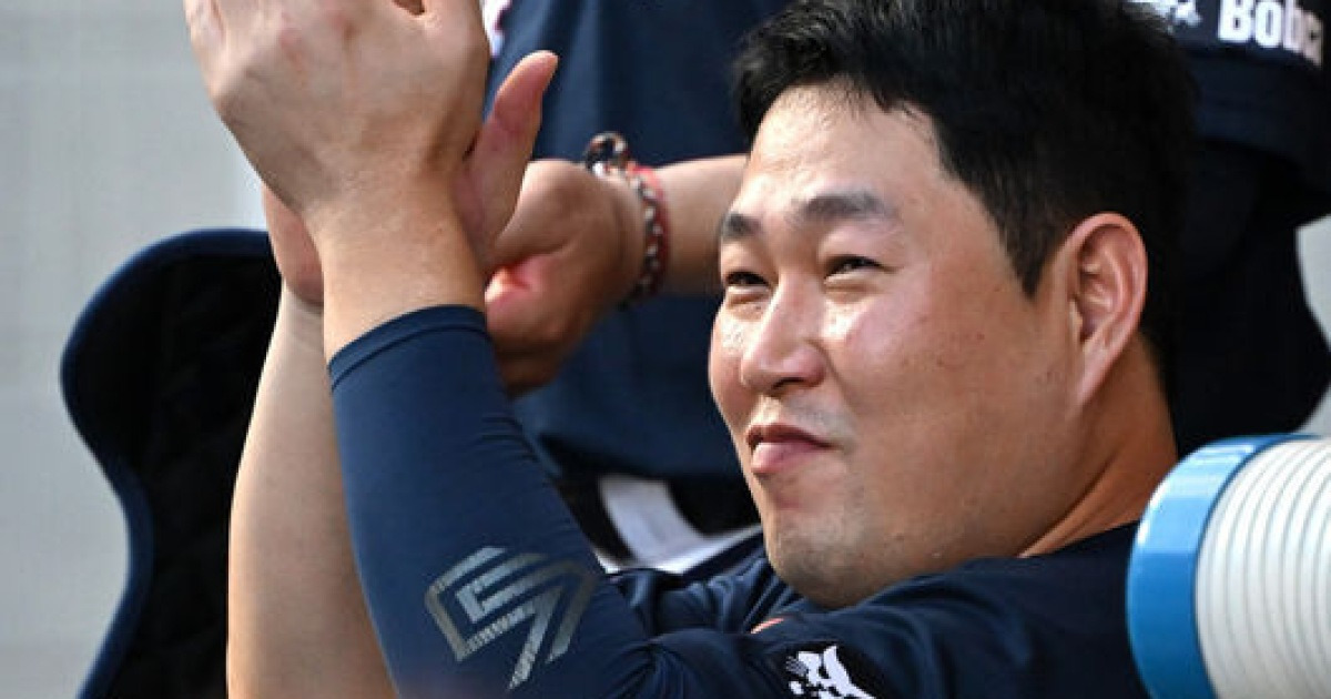 “3~4년 뒤 야구 그만할 것” 韓 레전드 포수 파격 선언! 4년 110억 계약 만료→42억에 두산 잔류할