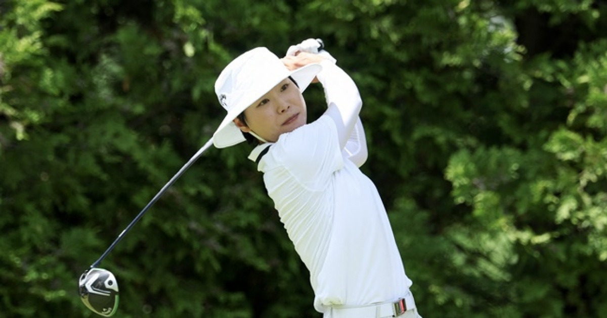 '인생은 새옹지마' 후원사 잃은 이소미, 합작 우승→2R 선두... 메이저서 또 사고 칠까 [LPGA]