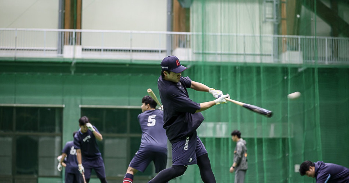 FA 시장서 소극적? 장기 플랜 중요성 안 롯데, 반짝 기대감 키우던 겨울과 안녕 고할까