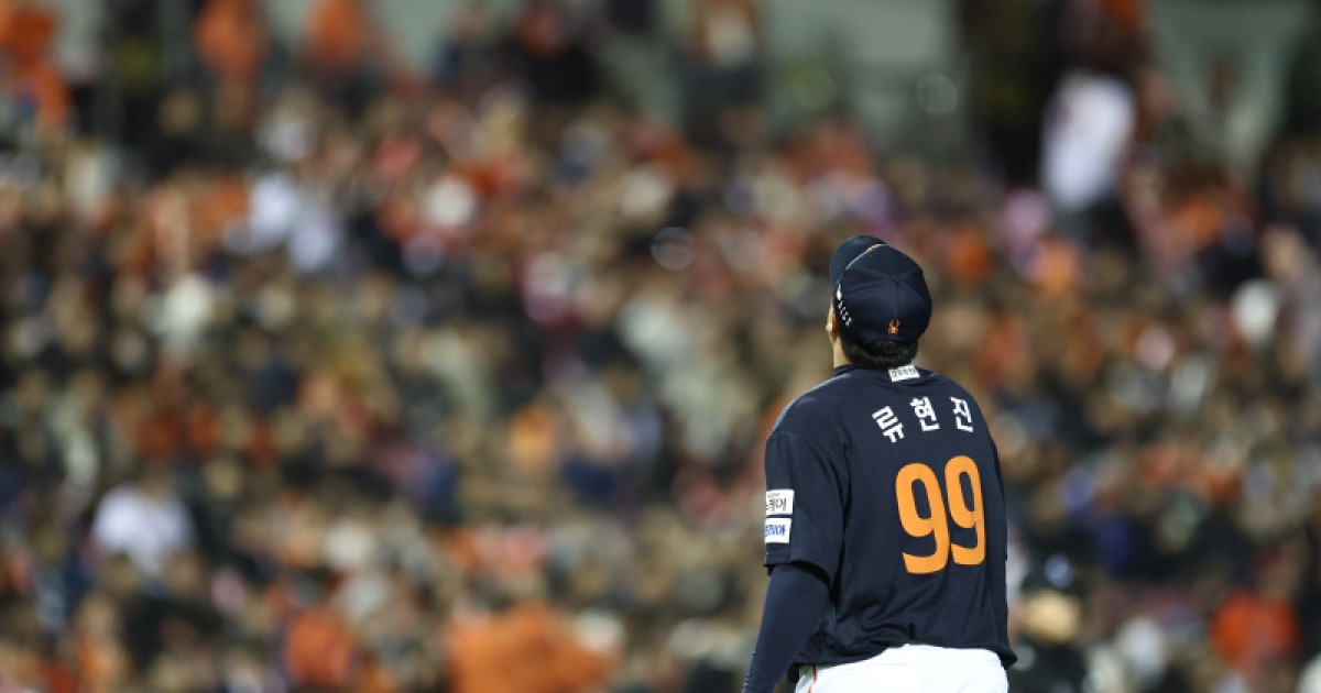 좌타=직구+우타=체인지업...LG 공략법에 와르르 무너진 '리빙 레전드' 류현진 [KS2]