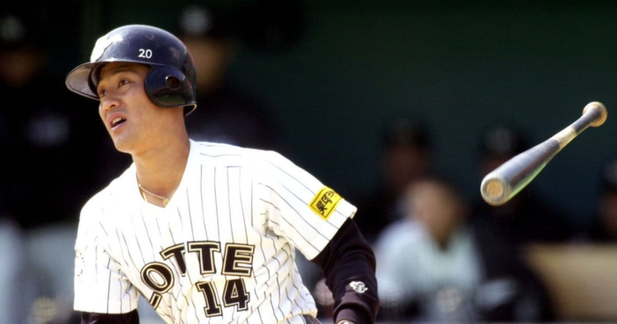 끝까지 그라운드를 떠나지 않았다…‘야구 장인’ 롯데 김민재 코치, 별이 되다