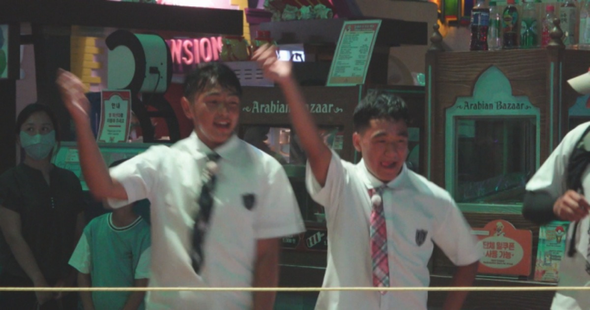 ‘기안84 우정’ 네팔 타망·라이, 韓놀이동산서 포착 (‘어서와 한국은’)