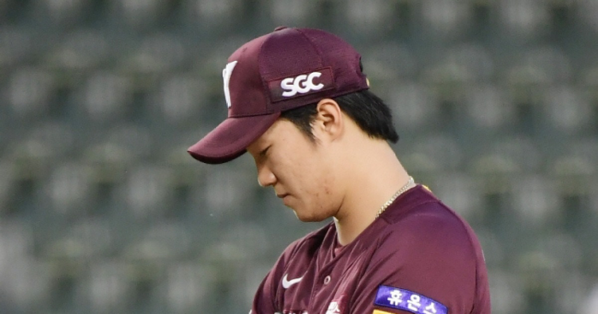 [공식 입장문]안우진 결국 직접 해명했다 "샤워 후 주차장에서 불려갔다? 사실 아닙니다"