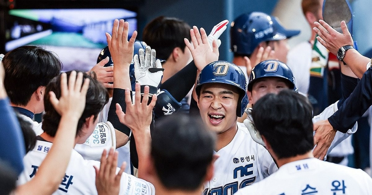 프로야구 NC, 9연승 내달리며 WC 결정전 진출 '삼성 나와라'(종합)