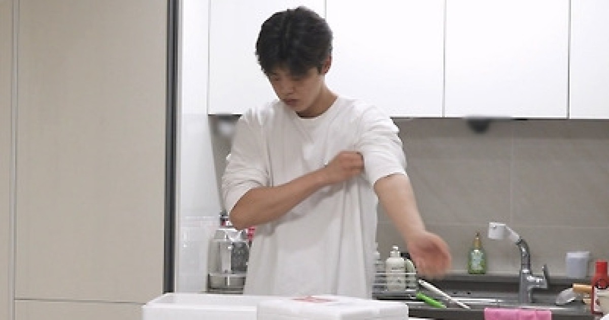 '나혼산' 박지현, 집에서 홍어를? 7년 경력 '홍어 마스터' 실력 발휘