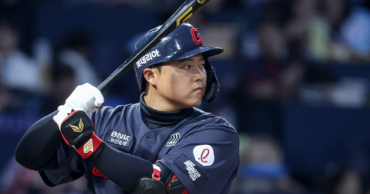 "한동희 이제는 그러면 안 된다" → 김태형 감독, '유망주 배려'는 끝. 그만큼 기대가 크다 [부산 