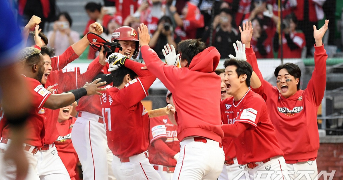 2년전 SSG를 울렸던 남자가 끝내기 홈런을 선물했다 "그동안 죄송했어요"[준PO 히어로]