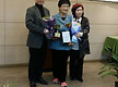 축하를 받으면..