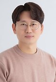 <p>이우석</p><p>감독</p>
