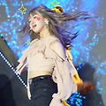 '무대에서 멋쁨하는 유' 글에 포함된 이미지