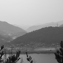 저 멀리. 그곳에 ?