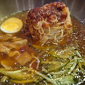 시원한 밀면의 계절