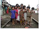 철길옆에 사는 인도 어린이들