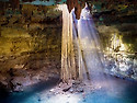 멕시코의 동굴속 수영장
