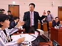 국회의원이 코메디언인가.