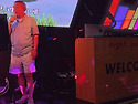 누구~