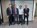 상해 ,우총사무실에서