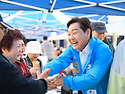 "결국 파란 옷 찍어" vs "민주당이 전..
