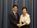 박근혜, 내일 박정희&#183;육영수 생가 찾..