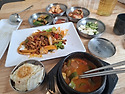 아침겸 점심식사중!!