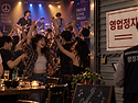 부산 인디음악 명소 &lsquo;오방가르드&rsquo;에서 관객들이 탁자와 의자를 치우고 춤춰서 2달 영업정지?