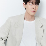 [단독] 김우빈, 유재석 만난다…&#39;유퀴즈&#39; 출격 이미지