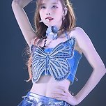 더팩트에서 갈색머리+파란렌즈 폼 미친 윈터 고화질 이미지