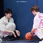 나는 쪼그려 앉을 때 원우다 vs 버논이다 이미지