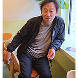 자기 생일카페 방문한 배우 이성민 이미지