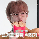 [251004] Are you...많이 배고파?🌀 | MARK McDonald's Behind gif 이미지