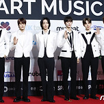 써클차트 뮤직 어워즈 2023 레드카펫 라이즈 이미지