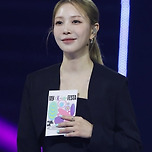 최근 역대 가장 밝은 금발로 염색한 보아 이미지