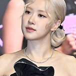 “뉴진스 사랑해” 블핑 로제, 하이브 사태 뜬금 질문에 센스 답변 이미지