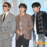 더블유 코리아 레드카펫 방탄소년단 이미지