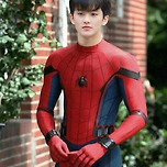 어딘가 스파이더맨 같다는 엔시티 마크의 브이로그 이미지