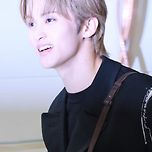 오늘 NCT 마크 메종 마르지엘라 포토콜 고화질jpg 이미지