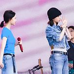 어제자 지민정(카리나&amp;윈터) 파리 마와진 뮤직 페스티벌 고화질jpg. 이미지