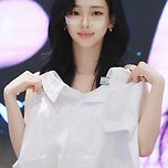 오늘 상하이 팬싸에서 긱시크 쓴 카리나 이미지