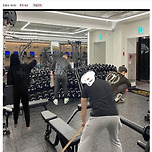 뭔가 이상한 헬스장 대청소 이미지