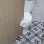 밥먹으러 왔는데 화장실 문이 이래도 되나요............. 이미지