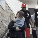 세 남자가 동시에 뒤를 돌아본 이유 이미지