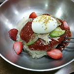 딸기냉면 VS 초콜릿 비빔밥 이미지