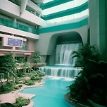 절대로 주민들을 놀라게 하거나 자극하지 마십시오. 이미지