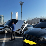 난리난 만남의광장에 주차된 벤츠.jpg 이미지