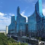 단체로 아파트 외벽에 한글로 마을 이름을 박아버린 동네 이미지