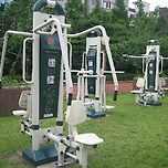 요즘 길거리에 있는 운동기구를 이용하는데... 이미지