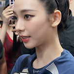 카리나 입국사진의 초 근접샷 이미지