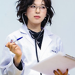 의사가 된 엔믹스 배이.jpg 이미지