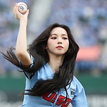 카리나 효과 어느 정도길래…&#39;역대급 시구&#39; 일냈다 이미지